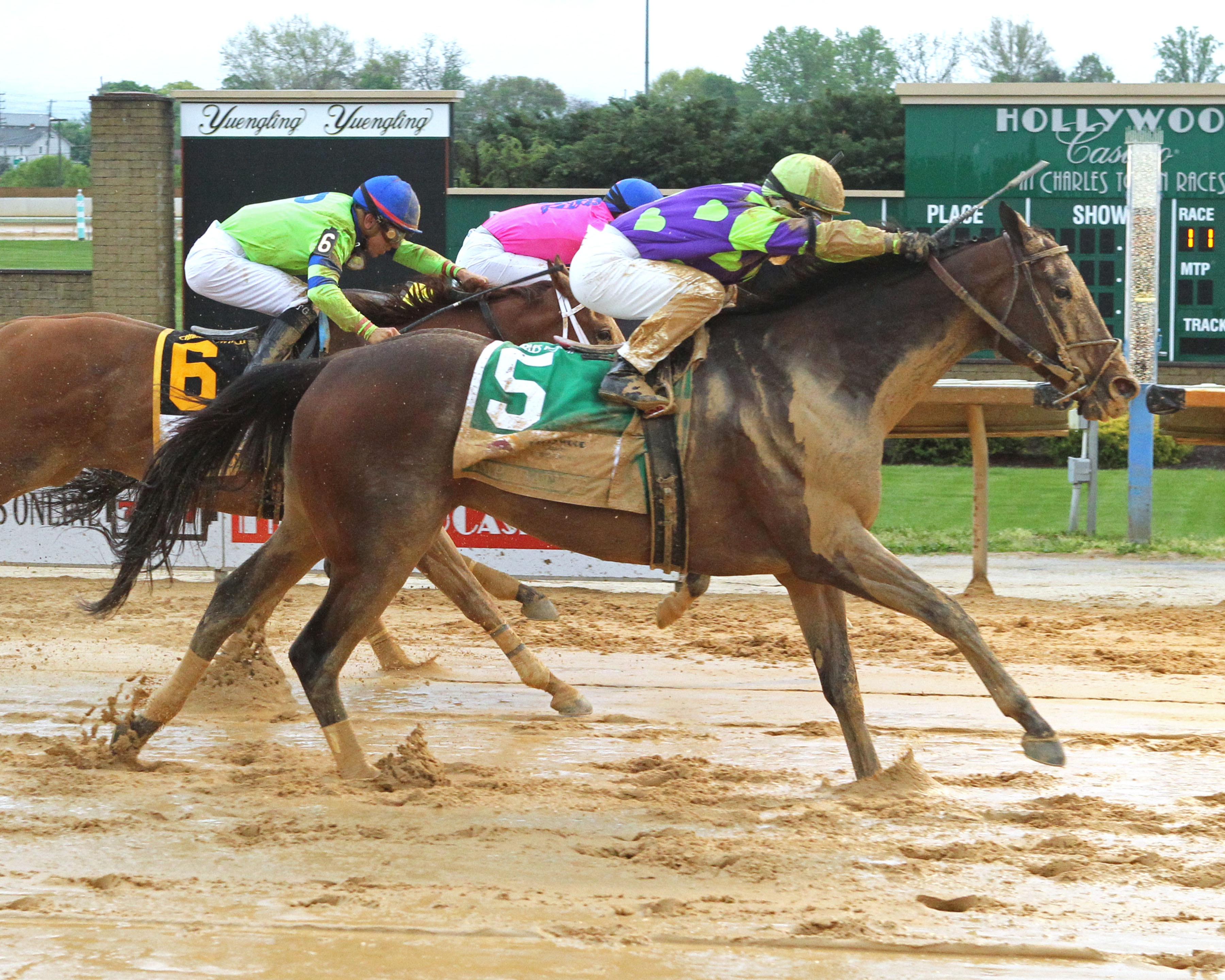 Imperative gets up in time for second Charles Town Classic in four years