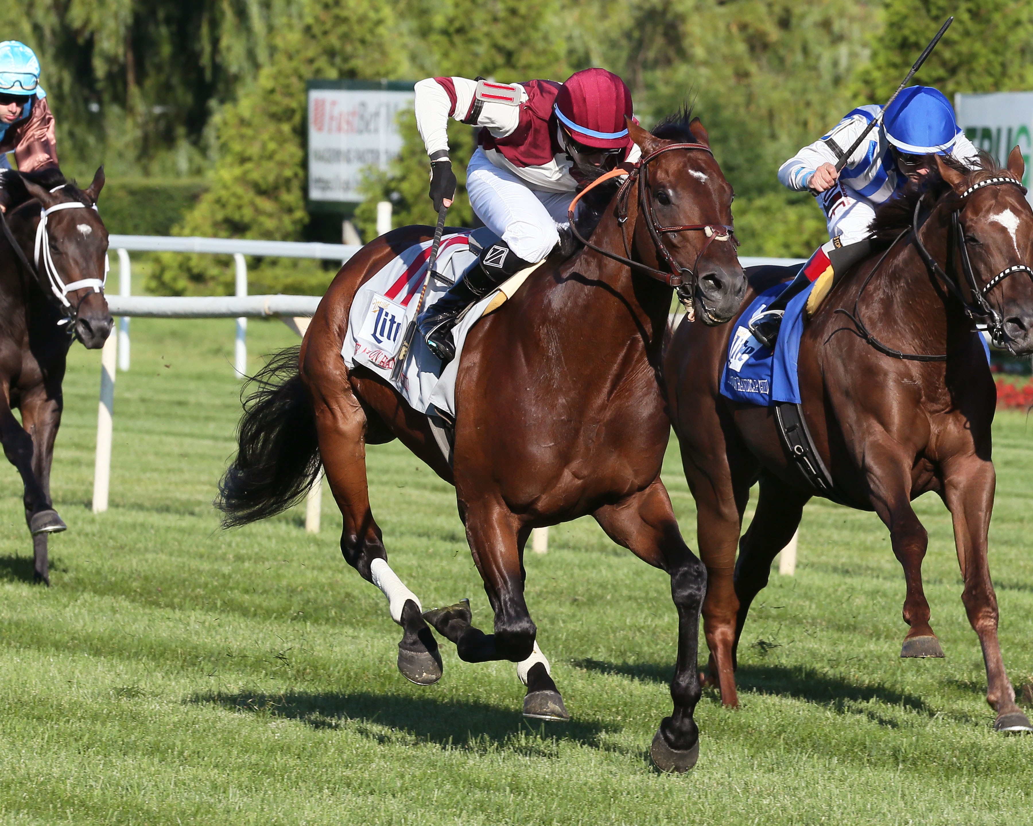 Divisidero rallies for Arlington Handicap win