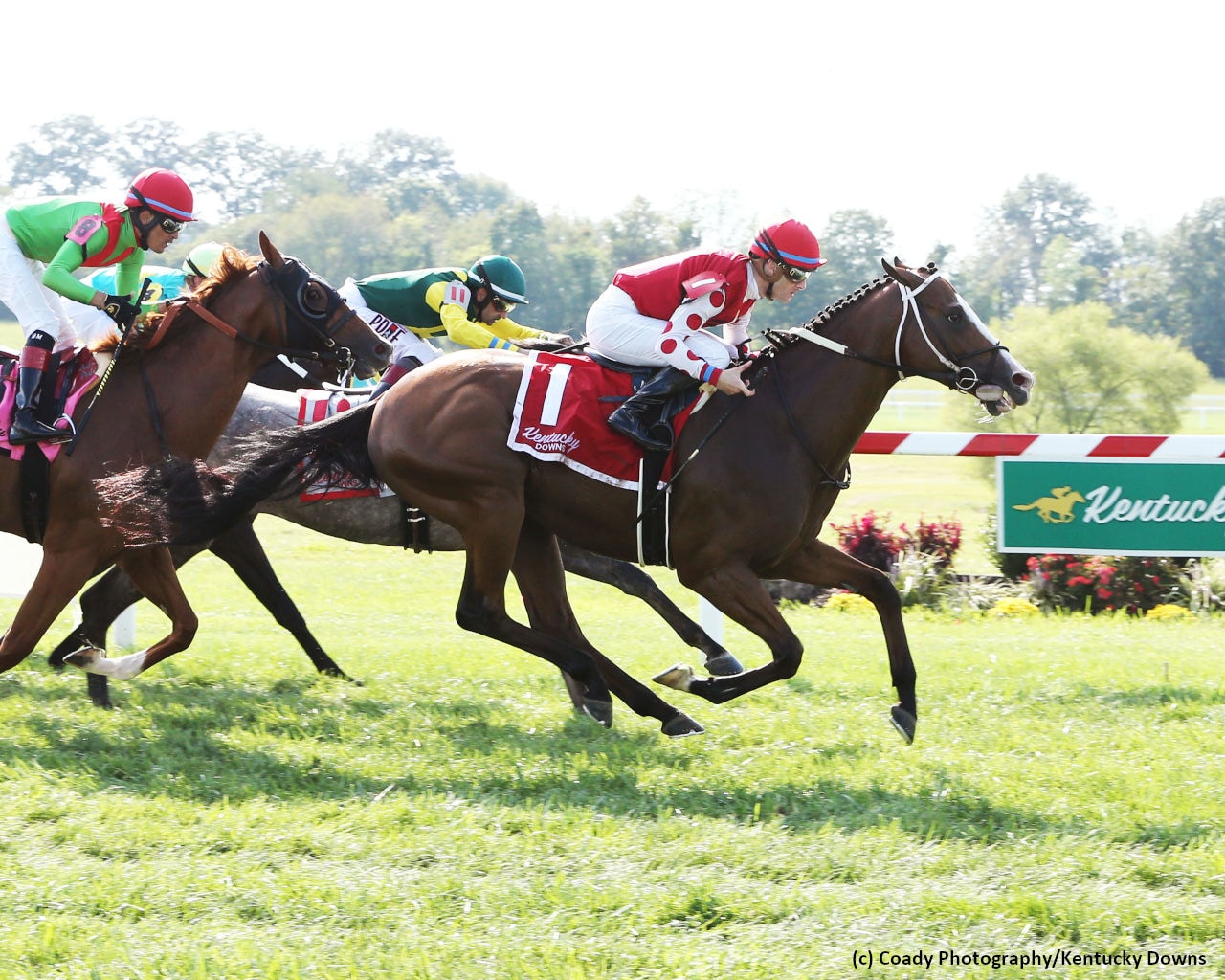 Snapper Sinclair thrives in return to Kentucky Downs, takes Tourist Mile