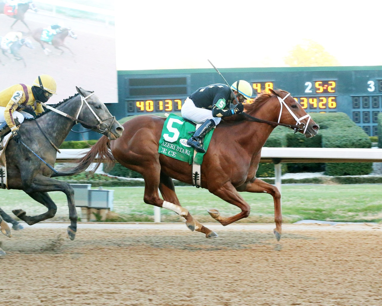 Ce Ce resumes Oaklawn magic in Azeri