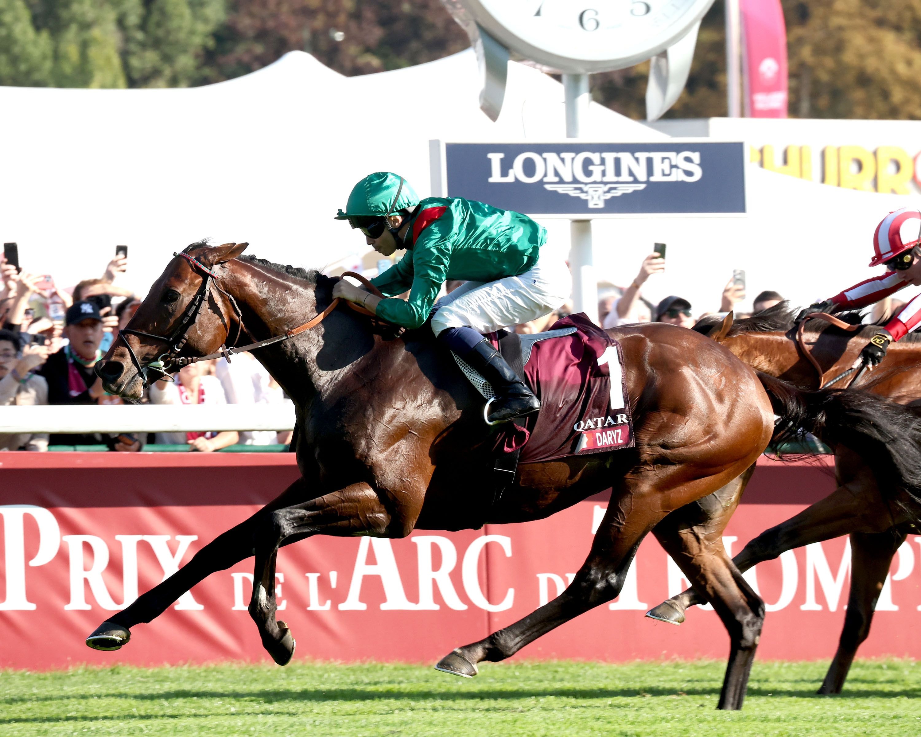 Daryz scores an historic back-to-back victory in the Prix de l'Arc de Triomphe (G1)