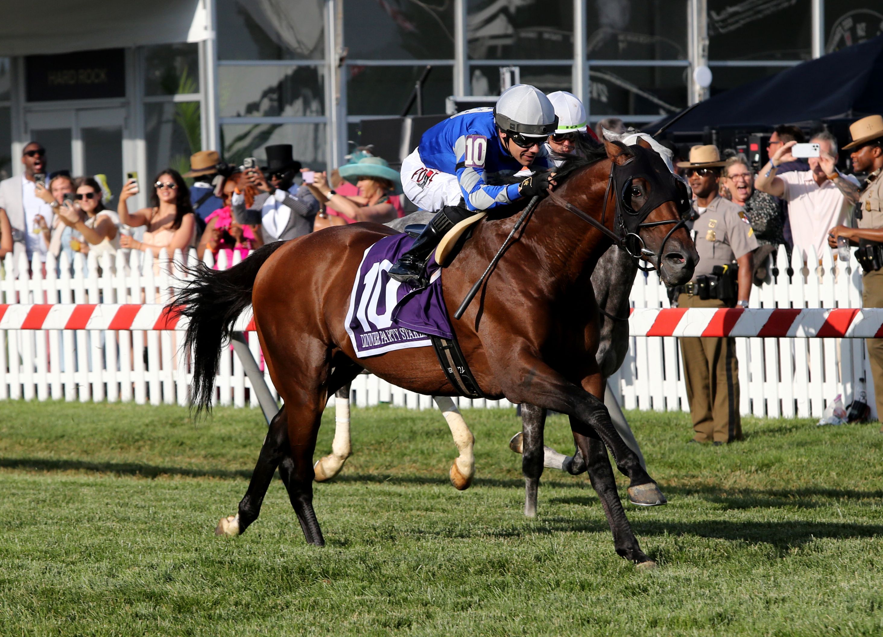 Fort Washington wins the Dinner Party (Photo by Horsephotos.com)
