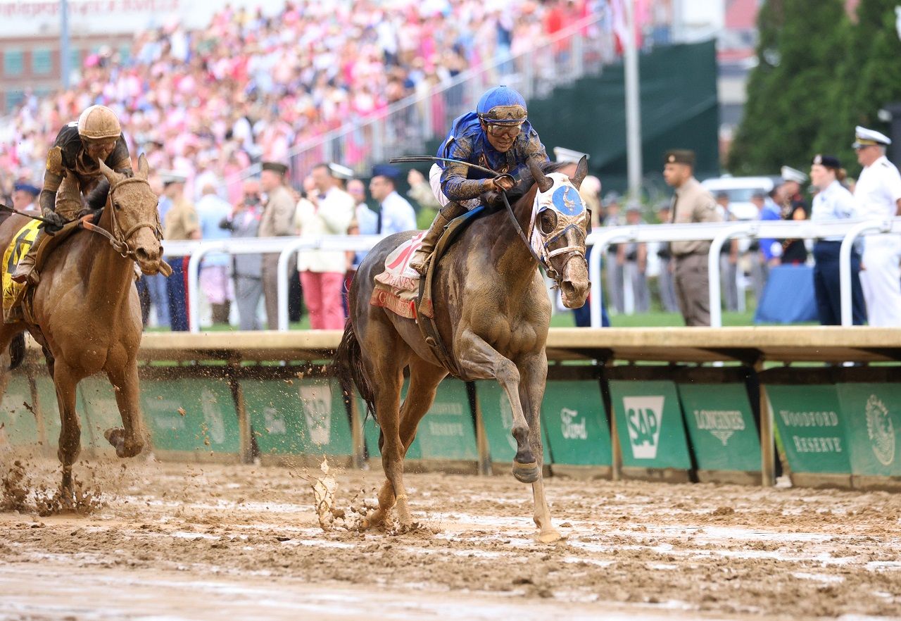 Good Cheer winning the Kentucky Oaks (G1) at Churchill Downs