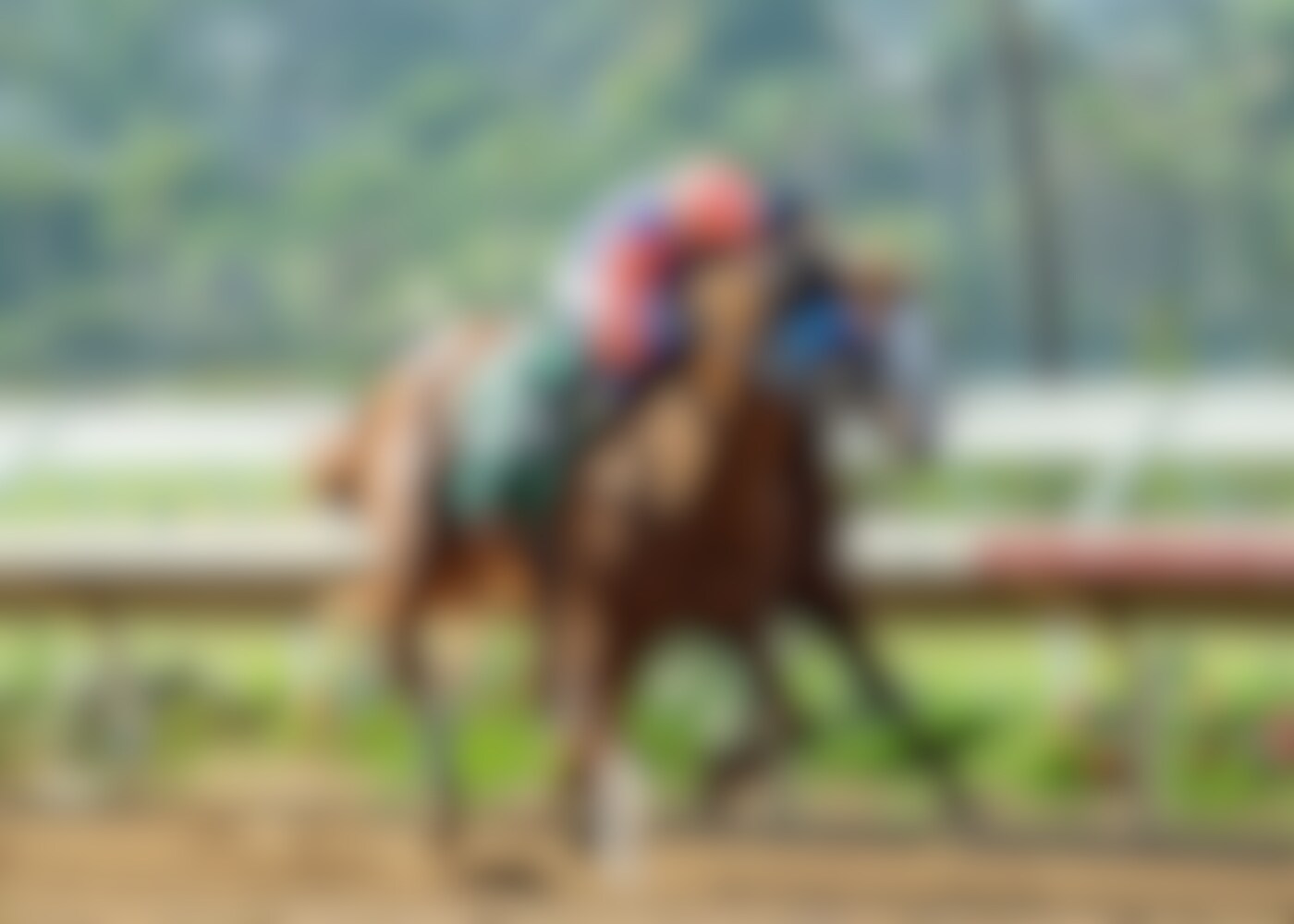 Holmby grinds her way past Ruiva in the Sorrento (G3)