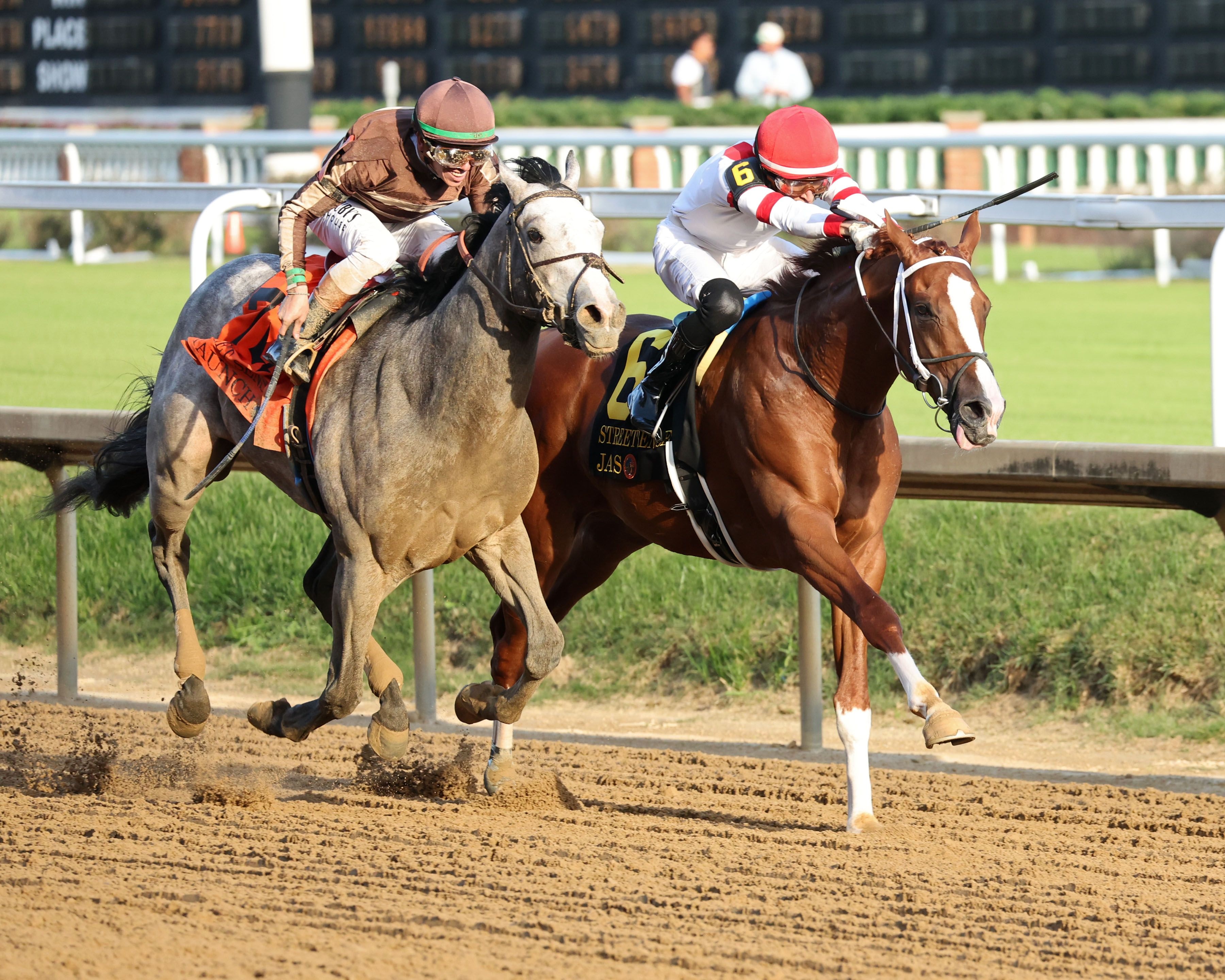 Jas, Wharfie battle to win Street Sense, Rags to Riches