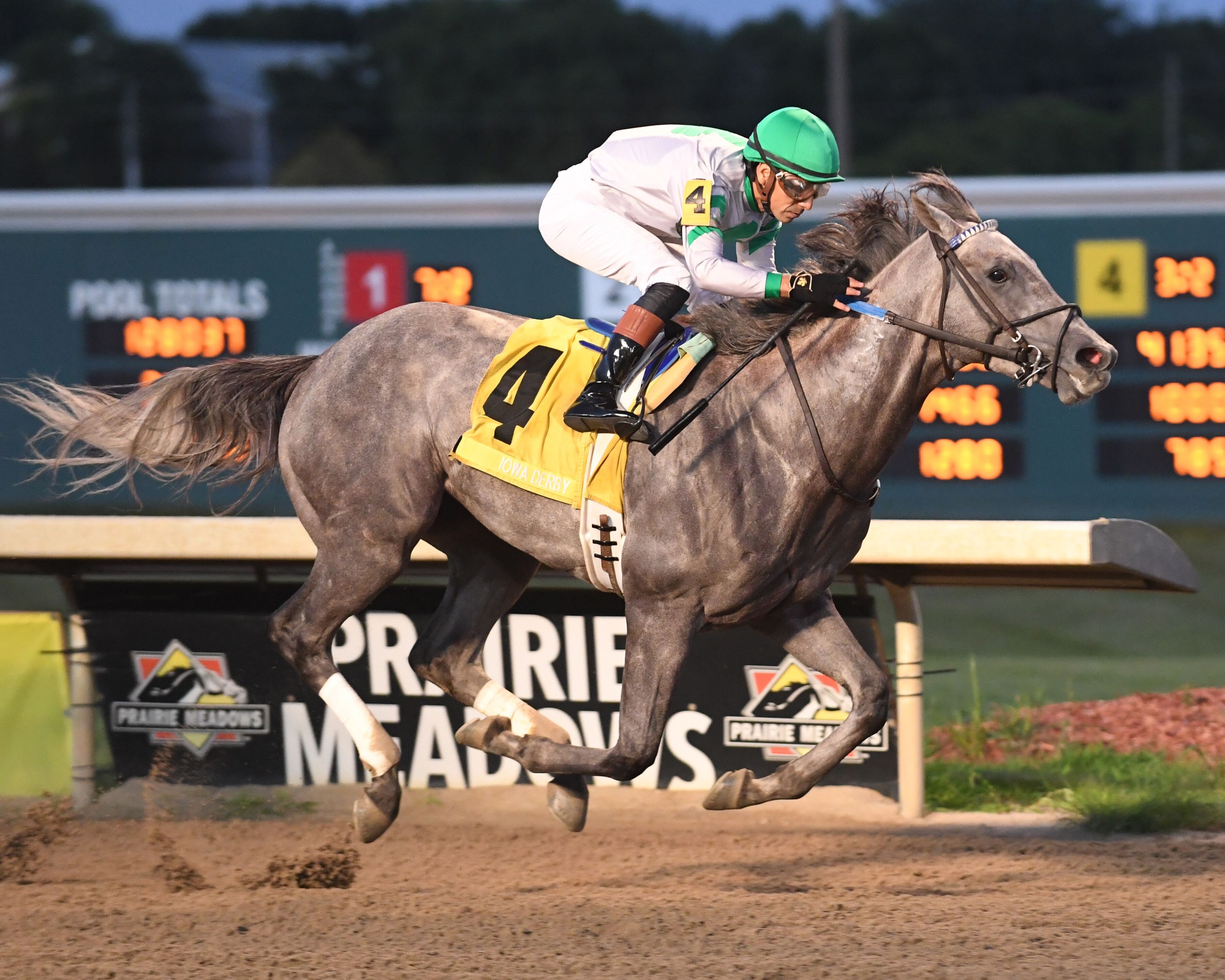 J J Grey wins the Iowa Derby (Photo by Jack Coady/Coady Photography)