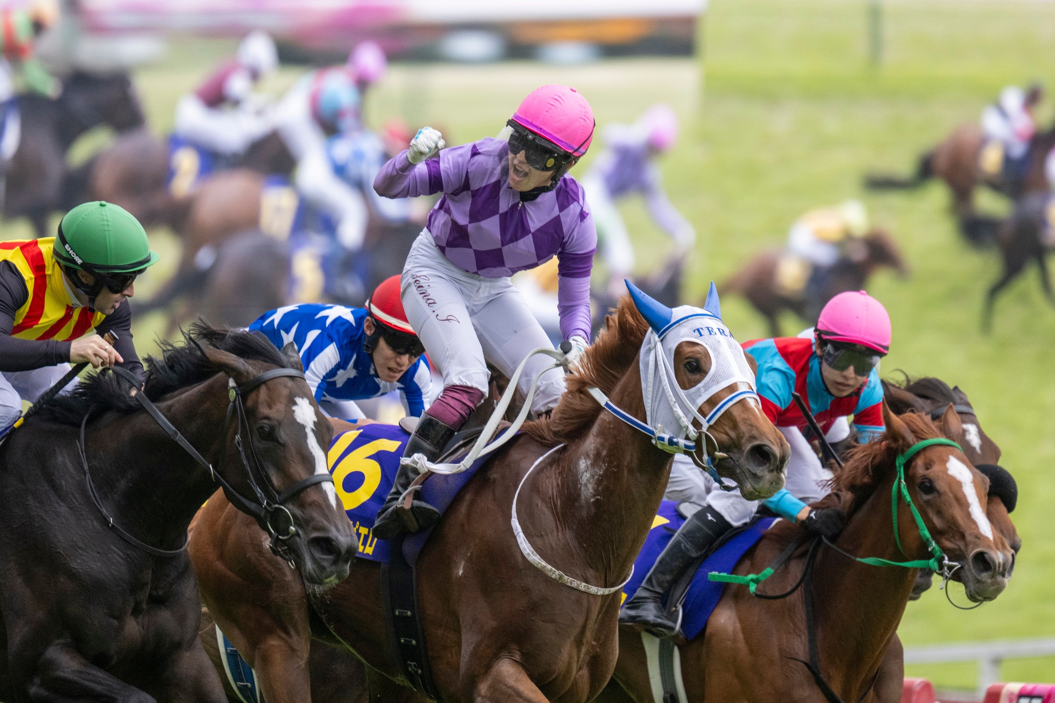 Seina Imamura lifts Juryoku Pierrot to an historic victory in the Yushun HImba (Japanese Oaks)