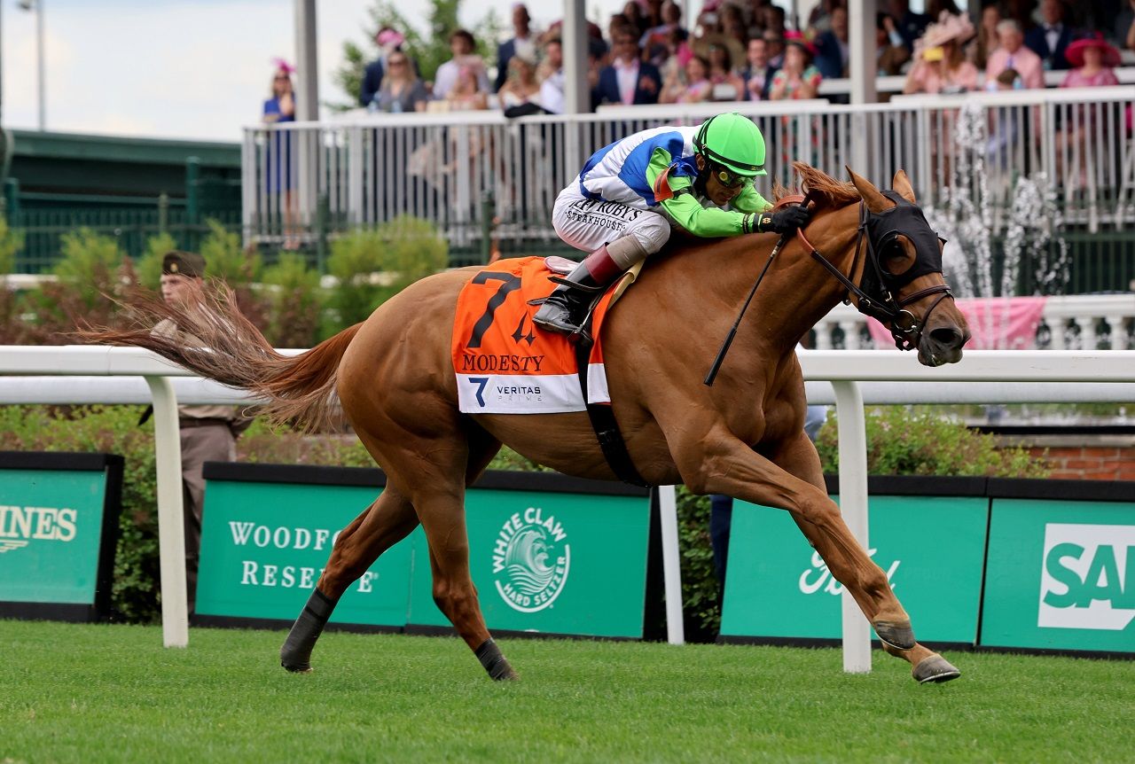 She Feels Pretty winning the Modesty (G3) at Churchill Downs