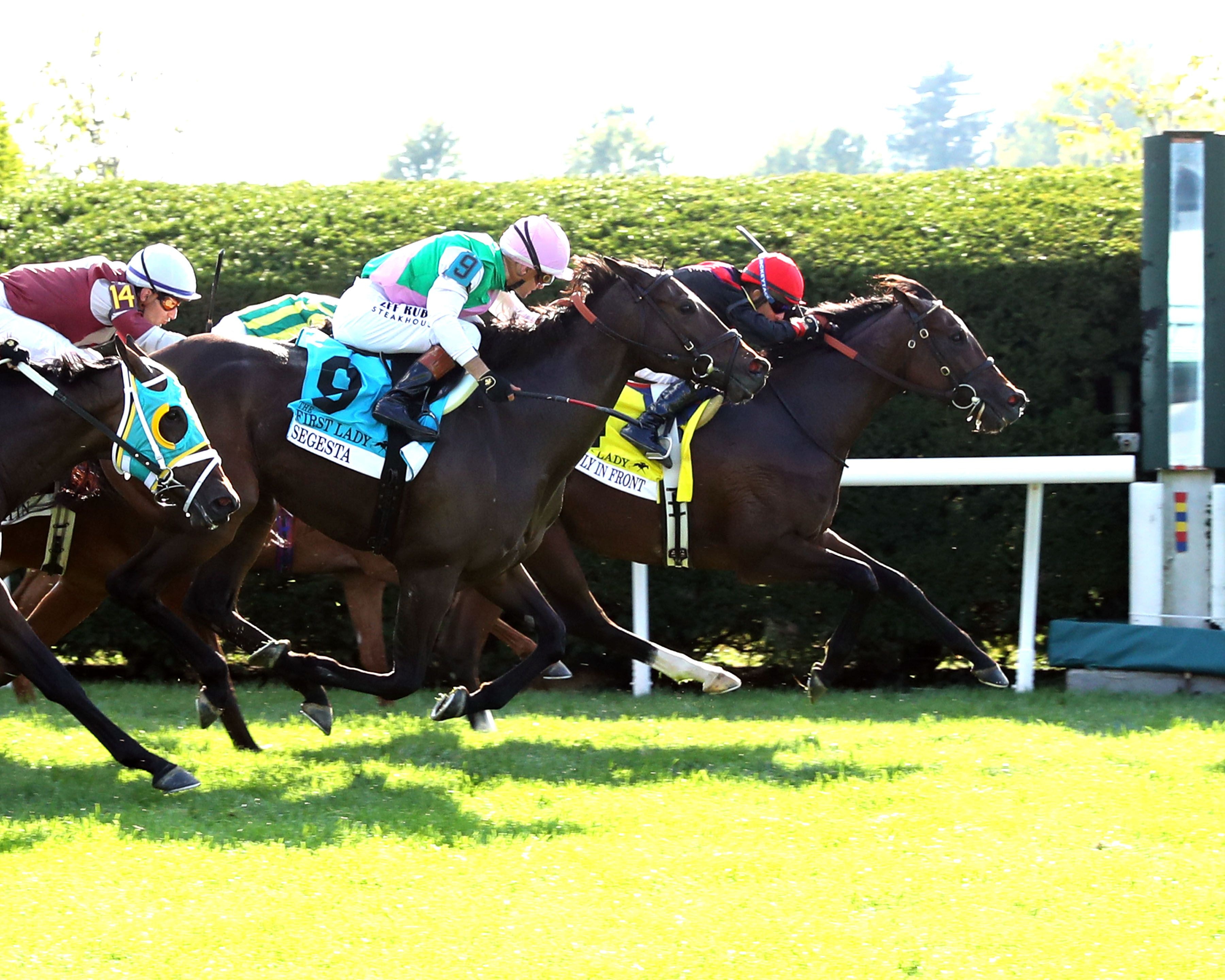 Simply in Front wins the First Lady (G1) cavalry charge 