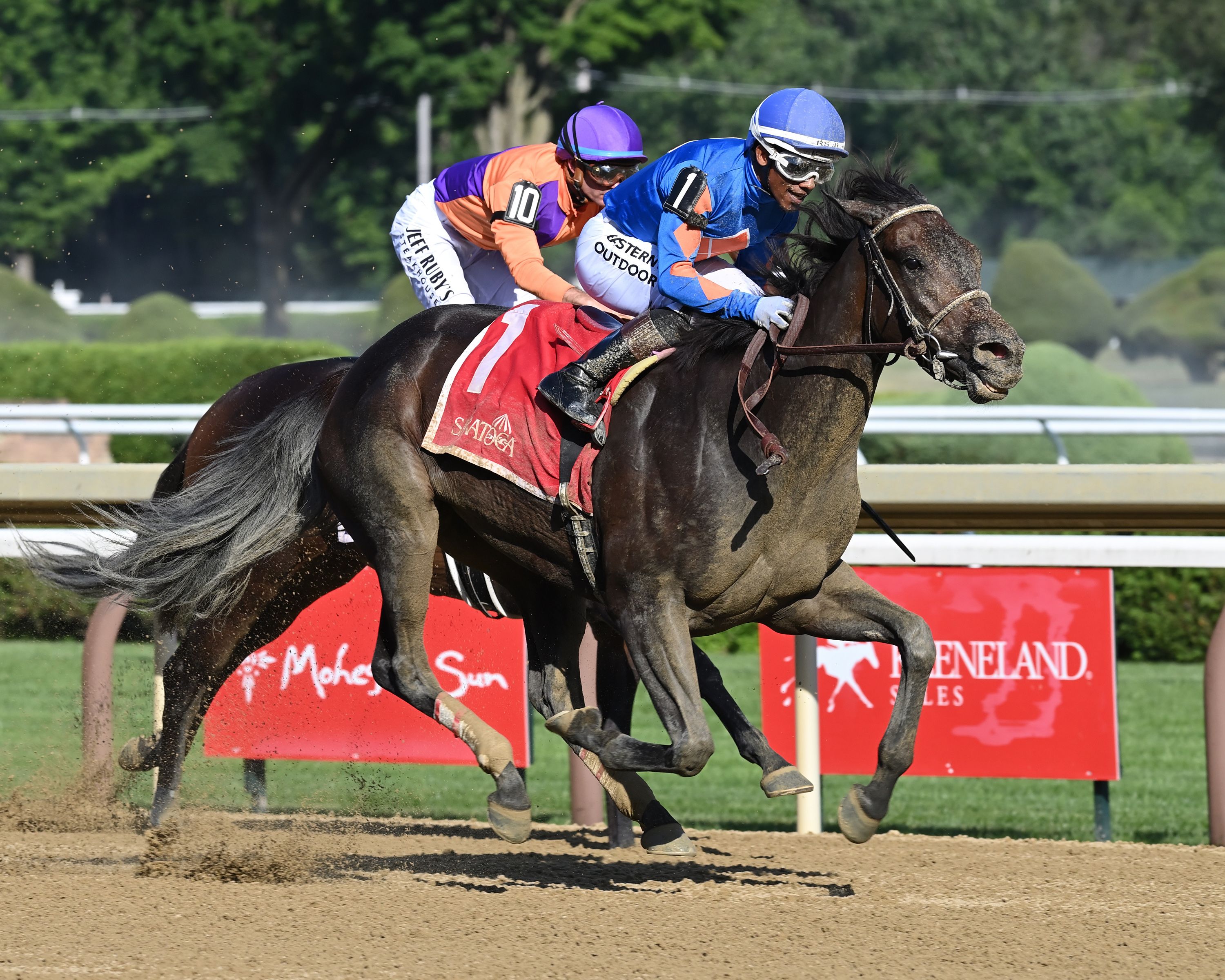 Sippin Pretty upsets the Victory Ride (G3) at Saratoga