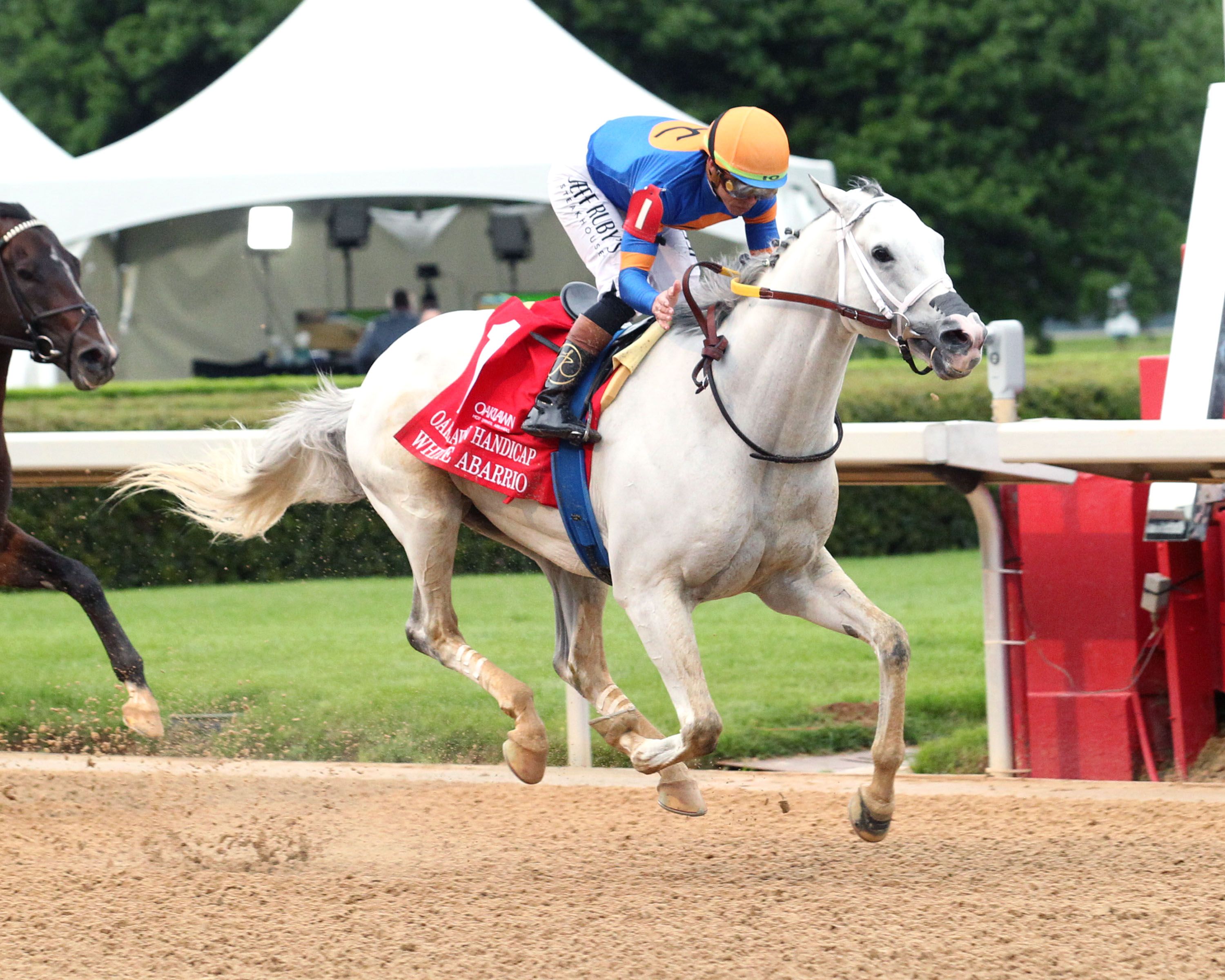 White Abarrio sweeps past Sovereignty in the Oaklawn H. (G2)