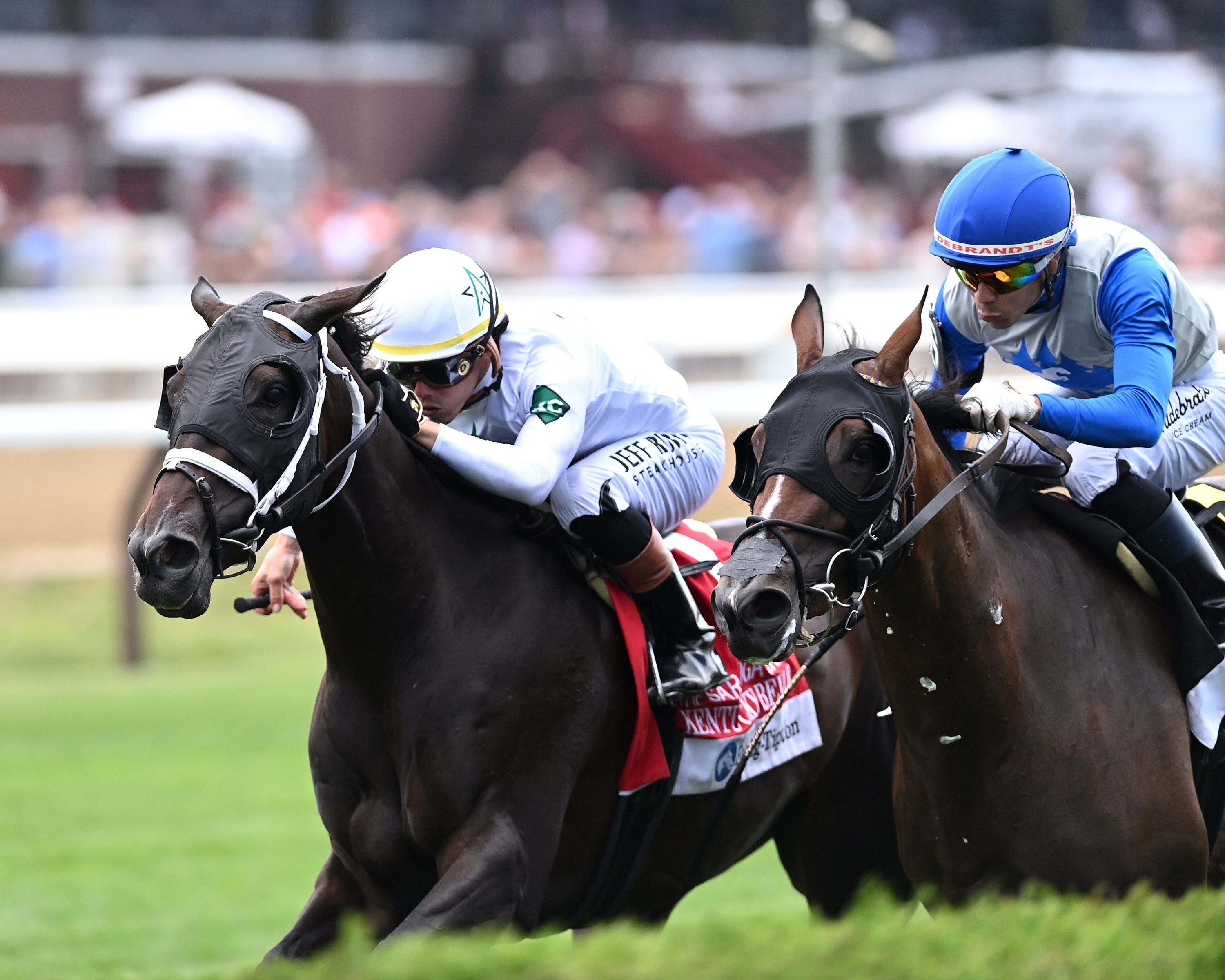 Kentucky Belle (left) heads Faithful Departed in the Saratoga Oaks (G2)